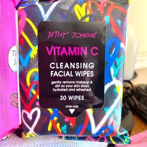 Betsey Johnson Vitamin C infused Makeup Remover Wipes Hot Pink 30ct NEW